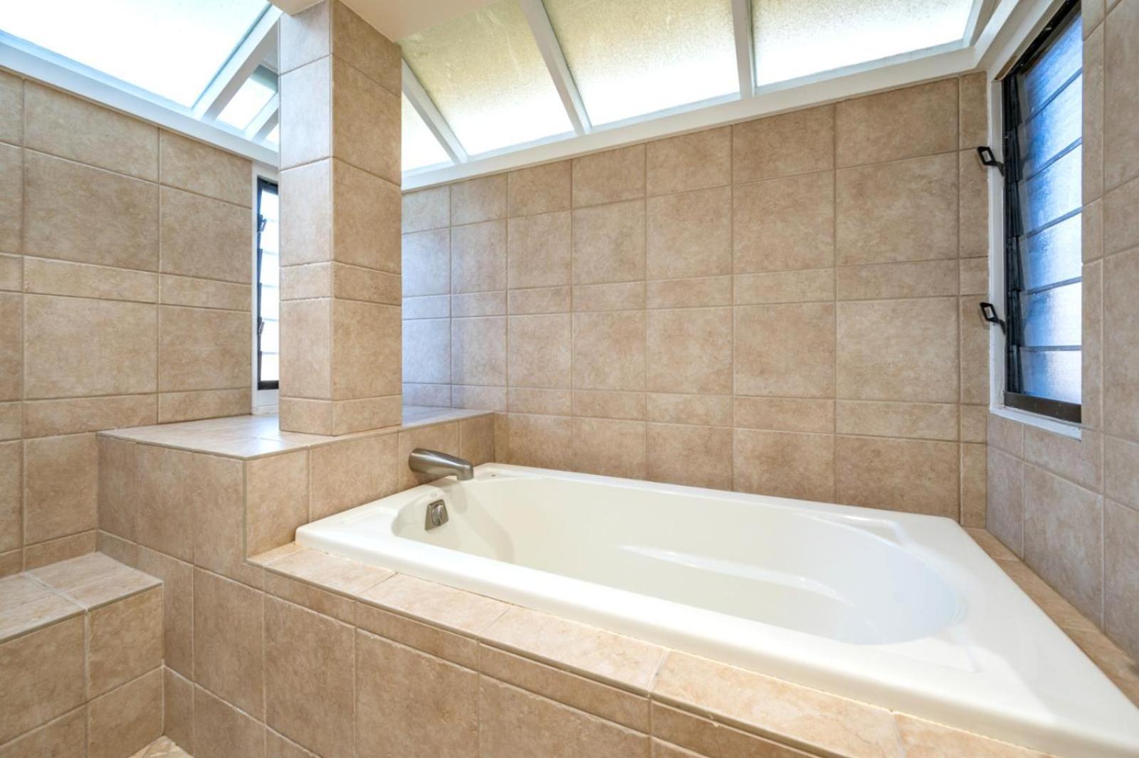 Apartment Kbm Free Car Bay Kbv-37b3 Beautifully Remodeled Ocean View
