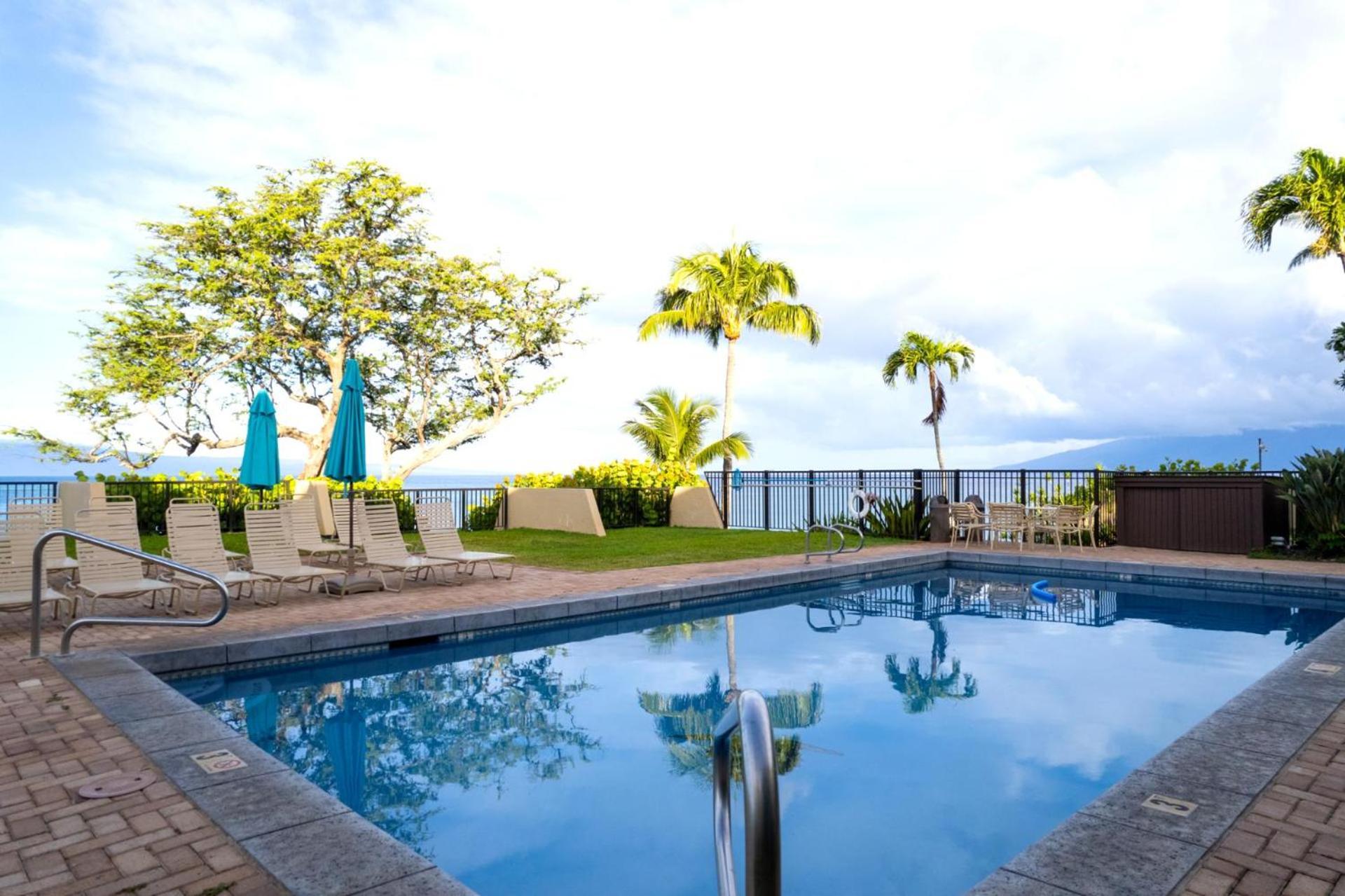 Kbm Free Car Napili Point Nap-c18 Ocean Front Spacious Apartment