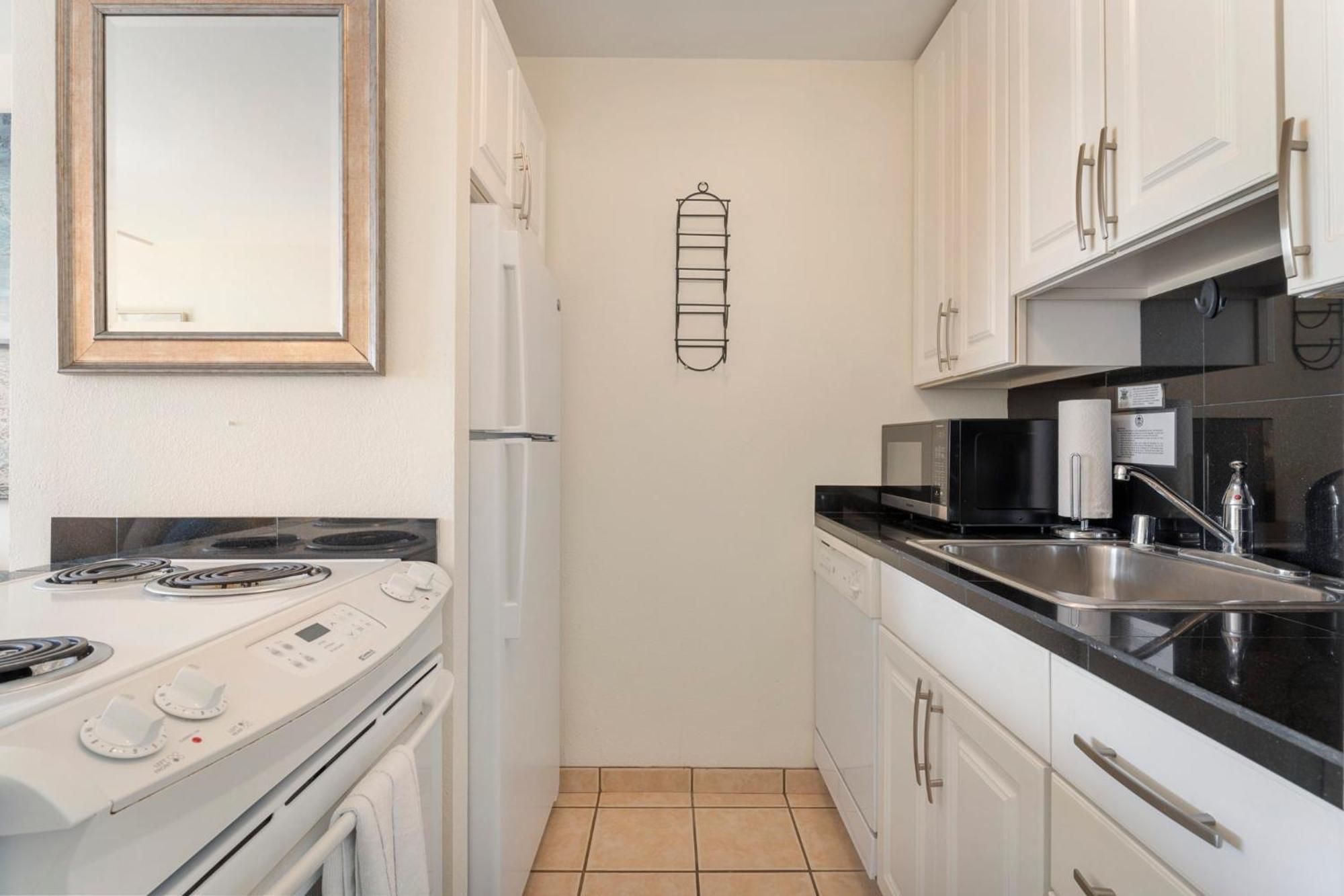 Apartment Cute Ocean View Condo, Walk To Lsv03 *