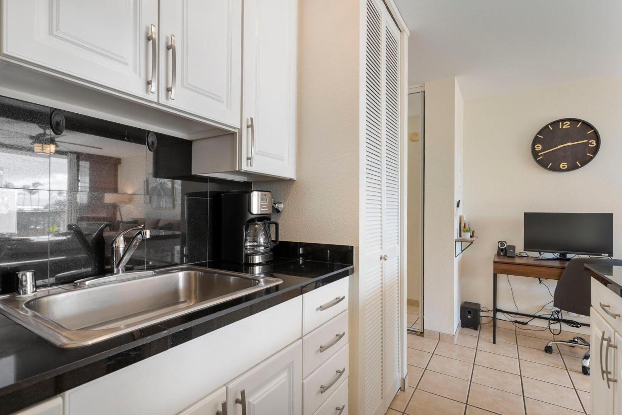 Apartment Cute Ocean View Condo, Walk To Lsv03 *