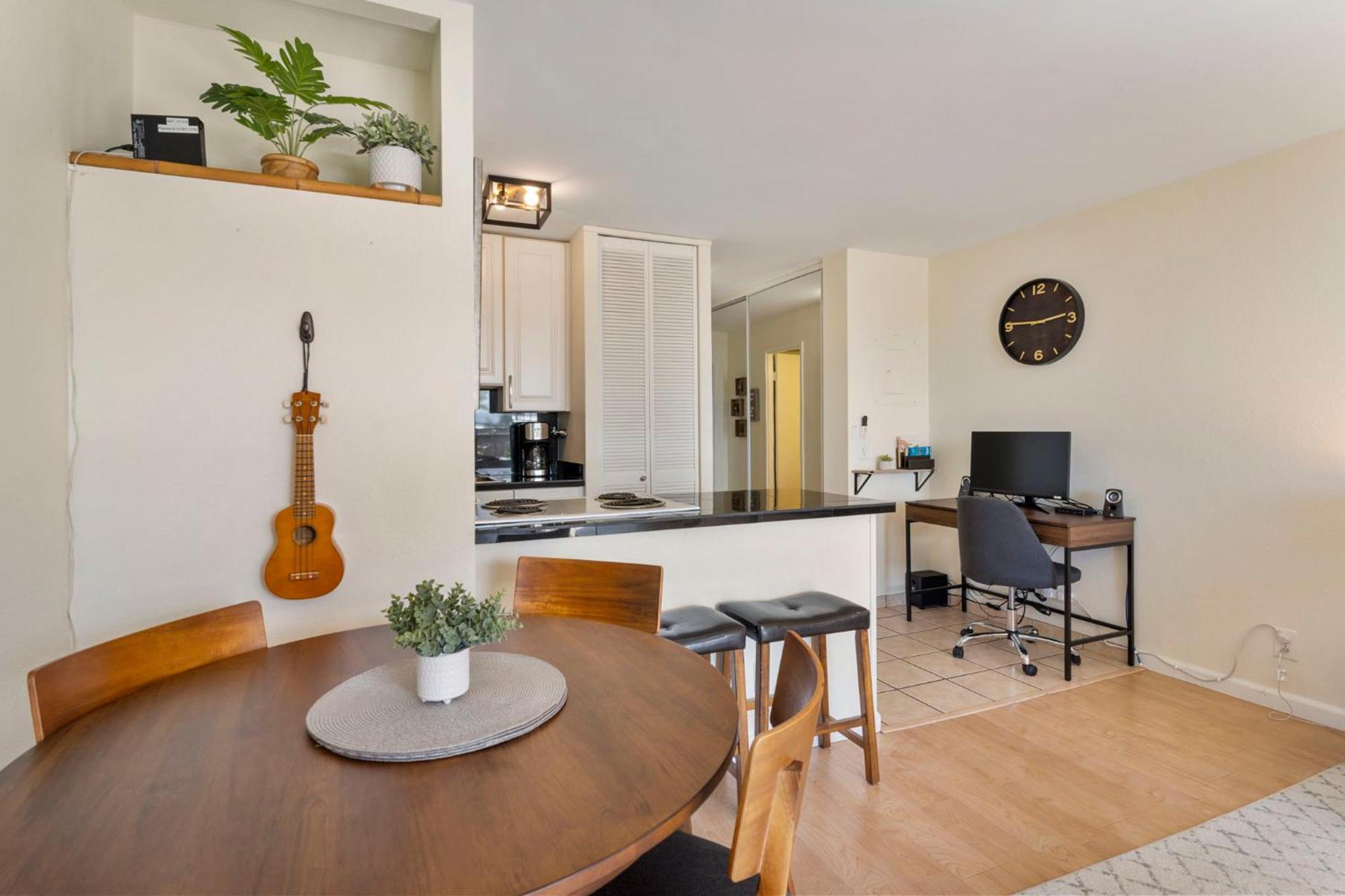 Cute Ocean View Condo, Walk To Lsv03 *