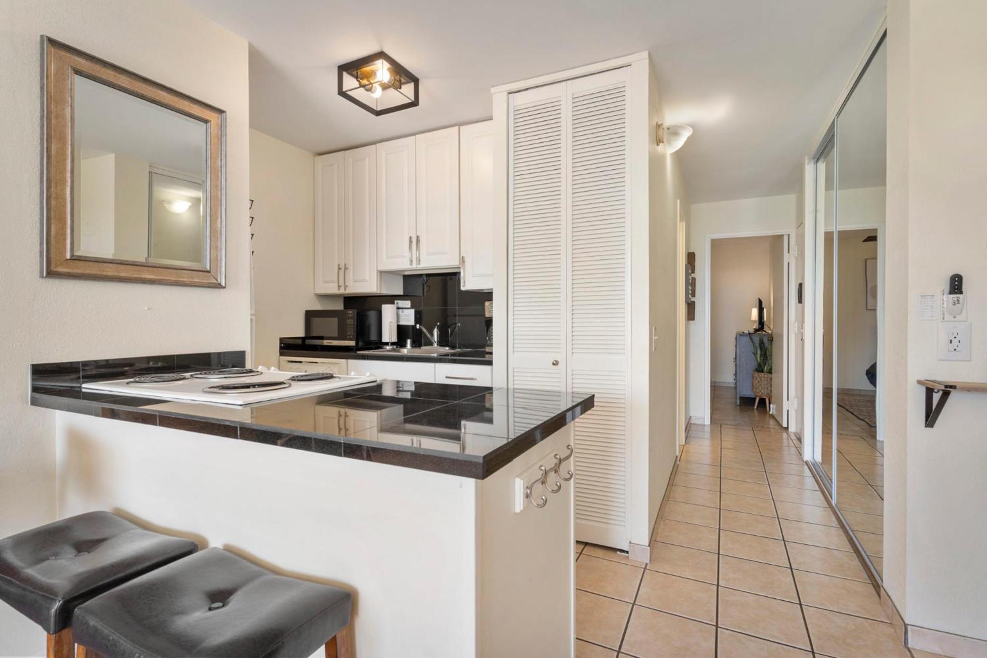 Cute Ocean View Condo, Walk To Lsv03