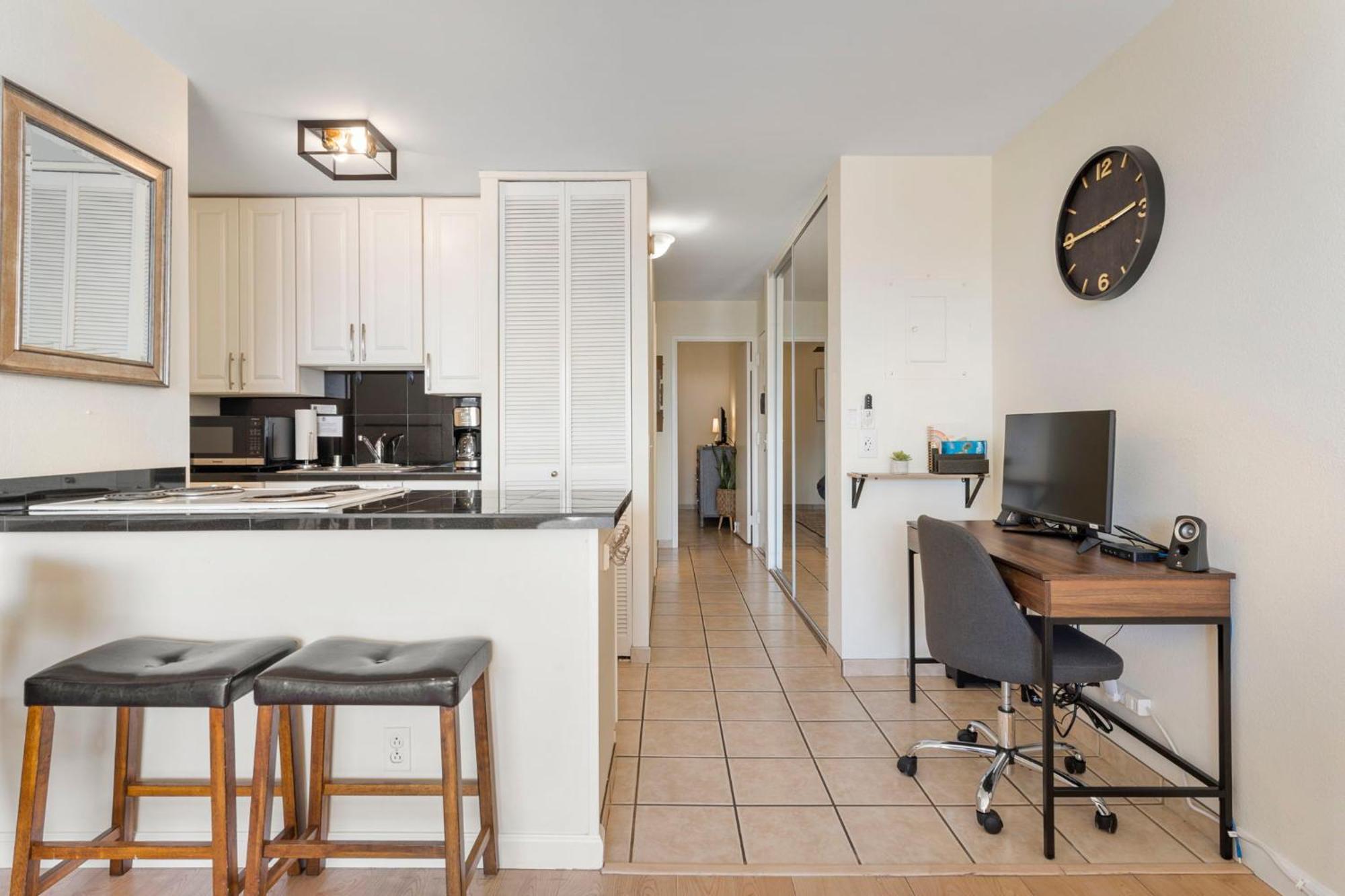Apartment Cute Ocean View Condo, Walk To Lsv03