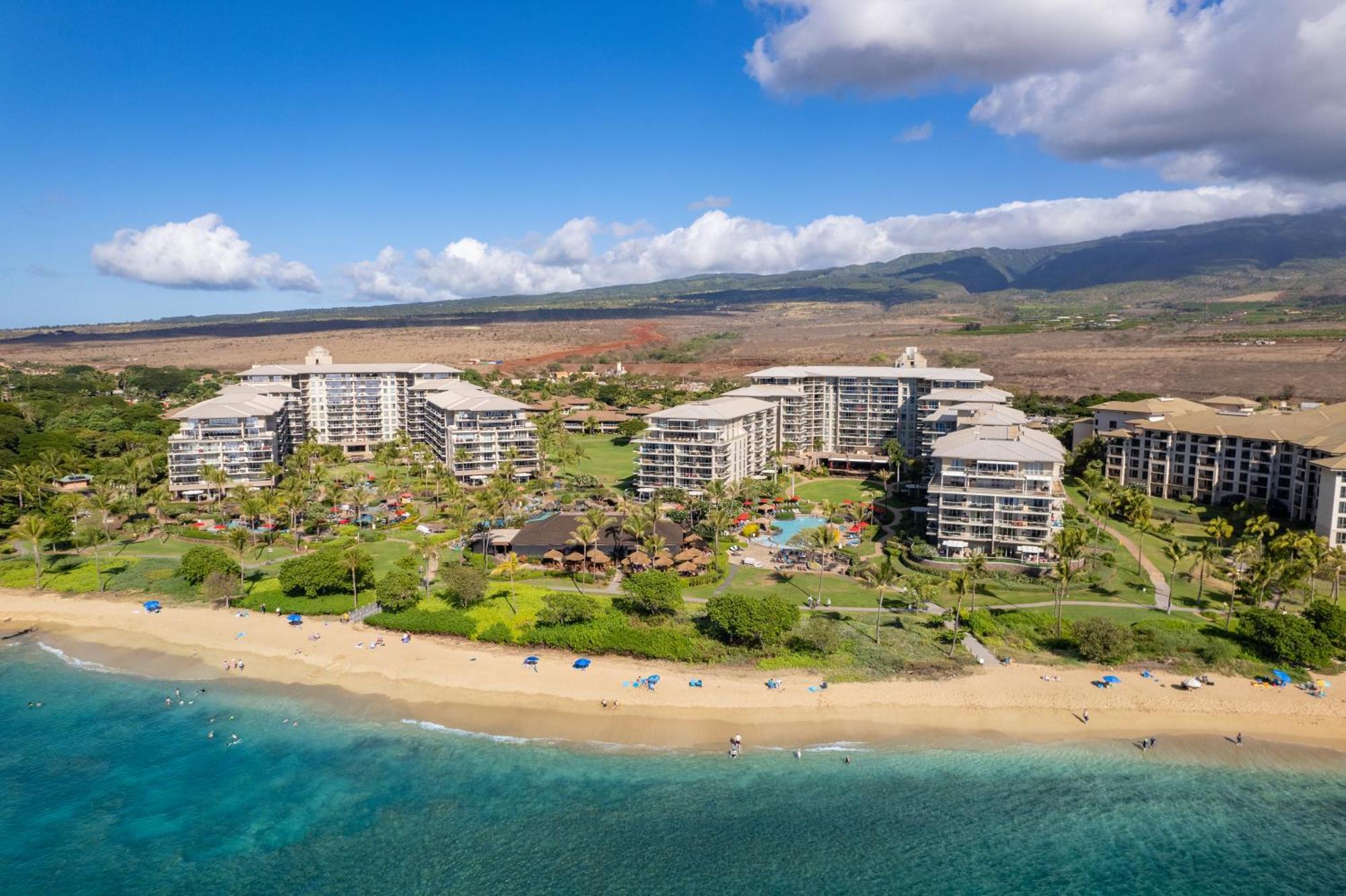 Oceanfront Views Above Dukes - Wrap Around Lanai - Outdoor Kitchen Honua Kai H351 Holiday home