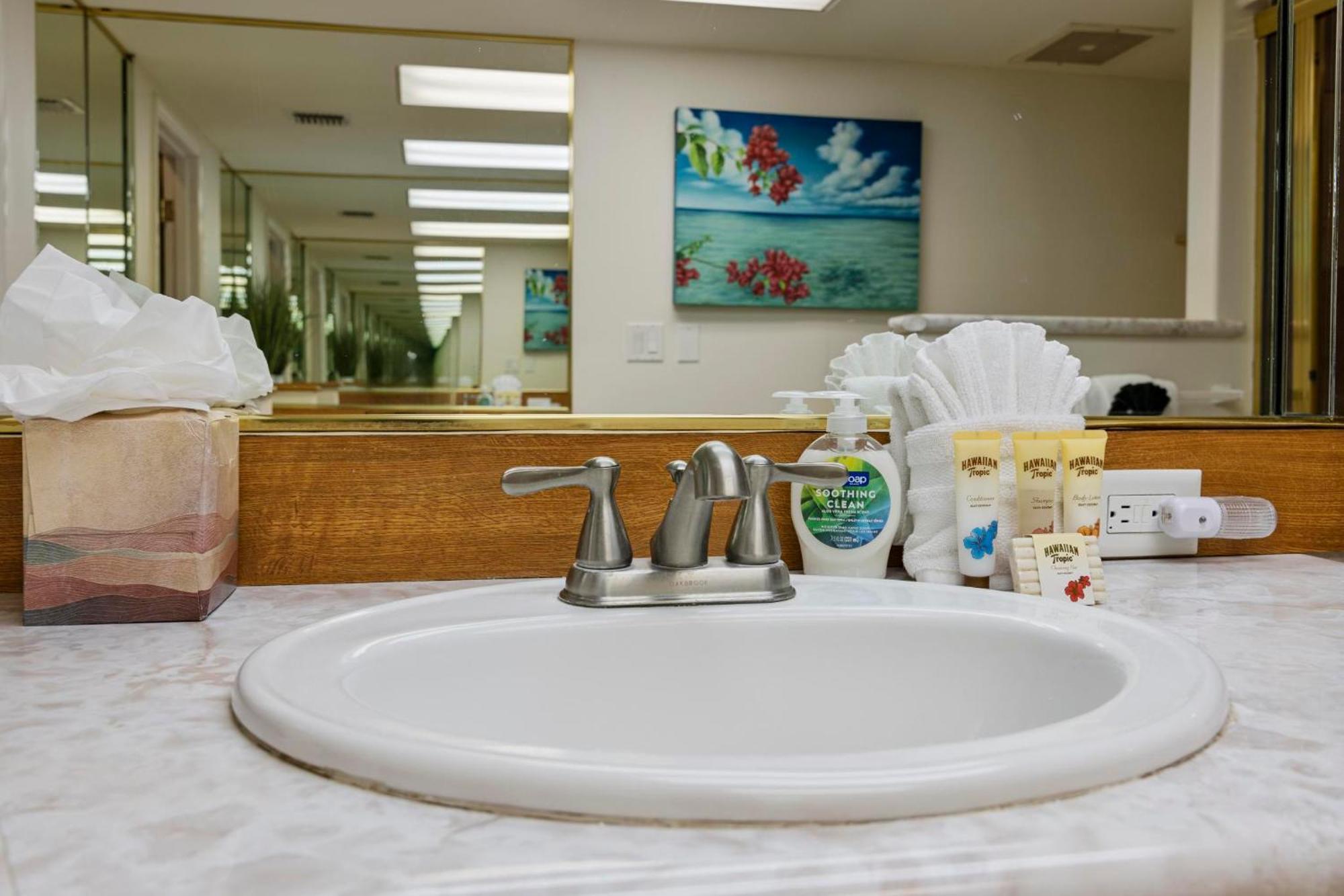 Ocean Bliss Awaits - Spacious Lanai - Outdoor Grill - Golf Course Views