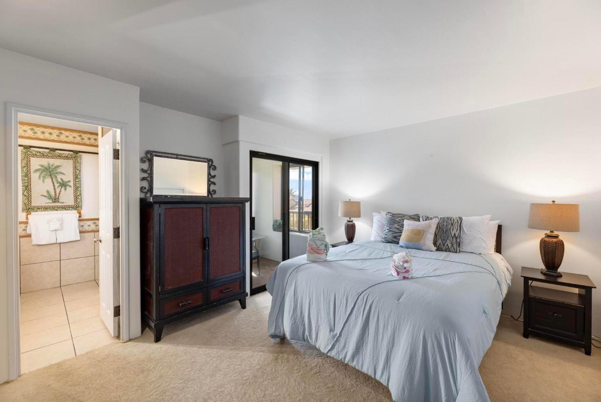 Ocean Bliss Awaits - Spacious Lanai - Outdoor Grill - Golf Course Views *