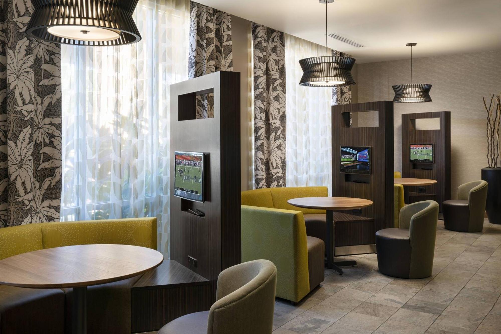 Courtyard By Marriott Maui Airport Hotel Kahului