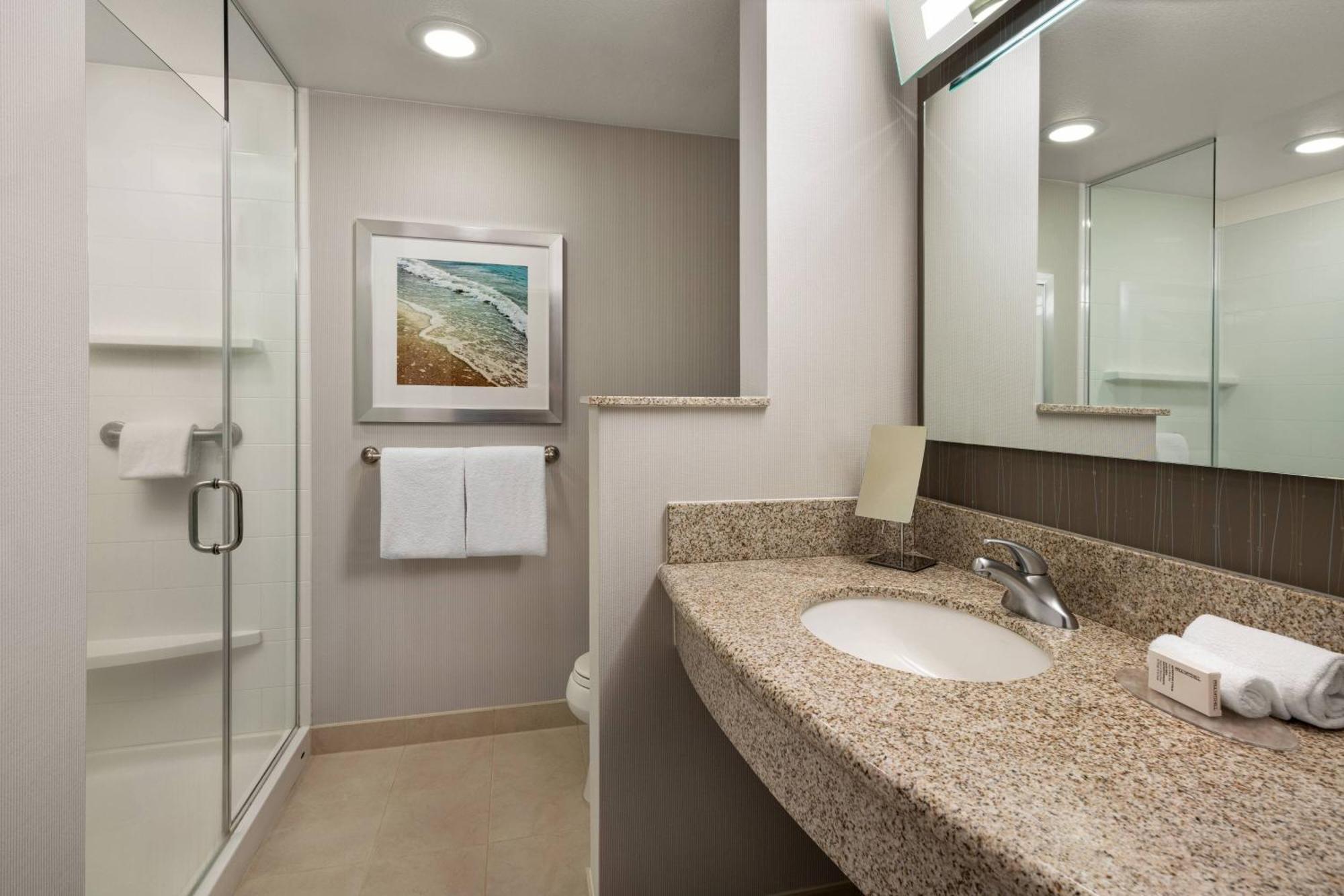 Courtyard By Marriott Maui Airport Hotel