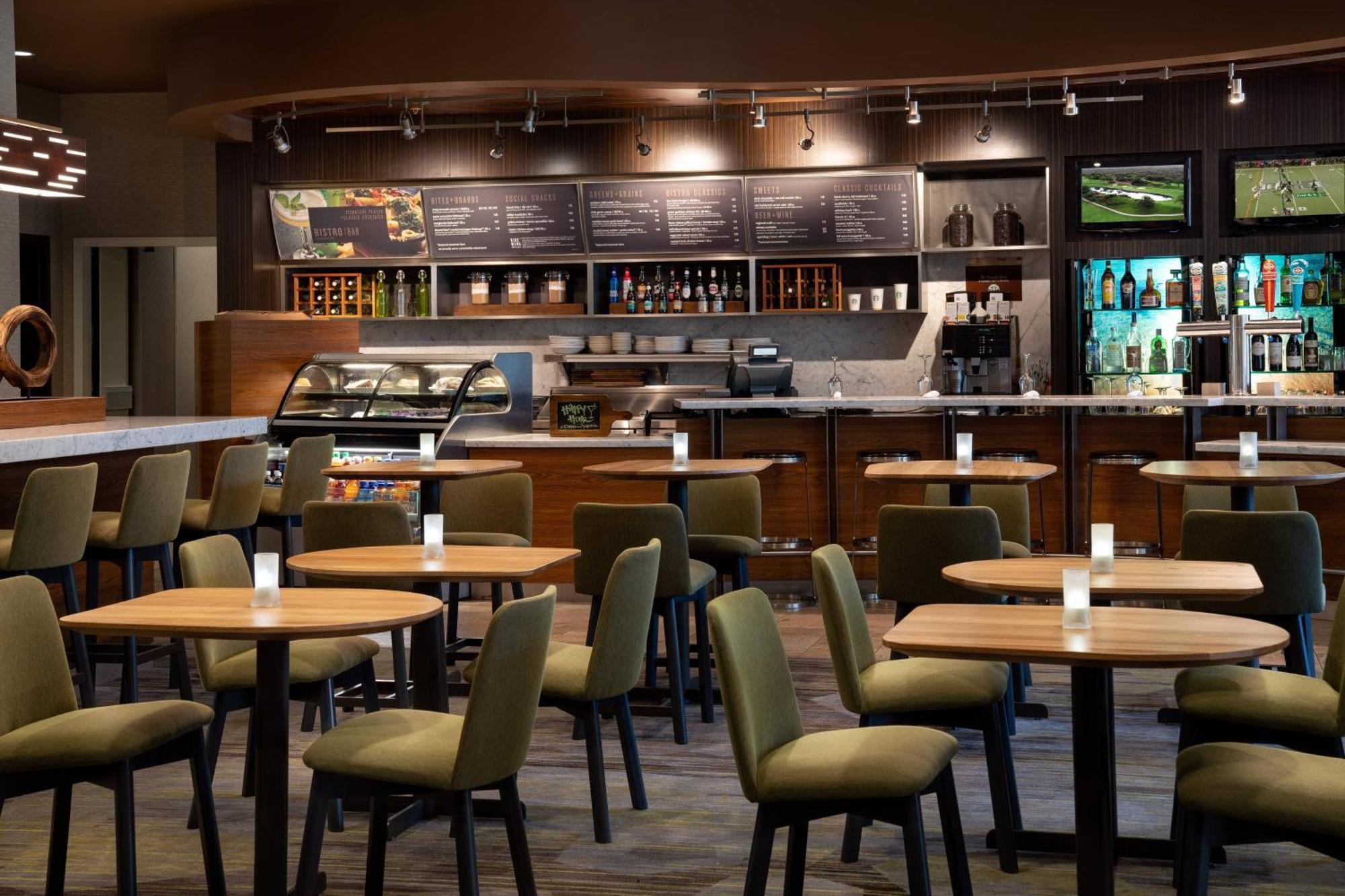 Courtyard By Marriott Maui Airport