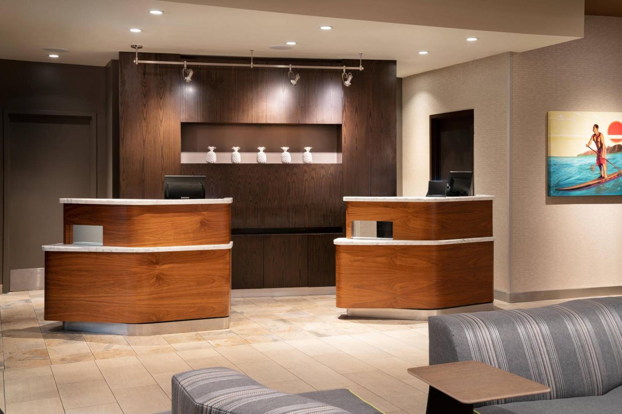 Courtyard By Marriott Maui Airport Hotel