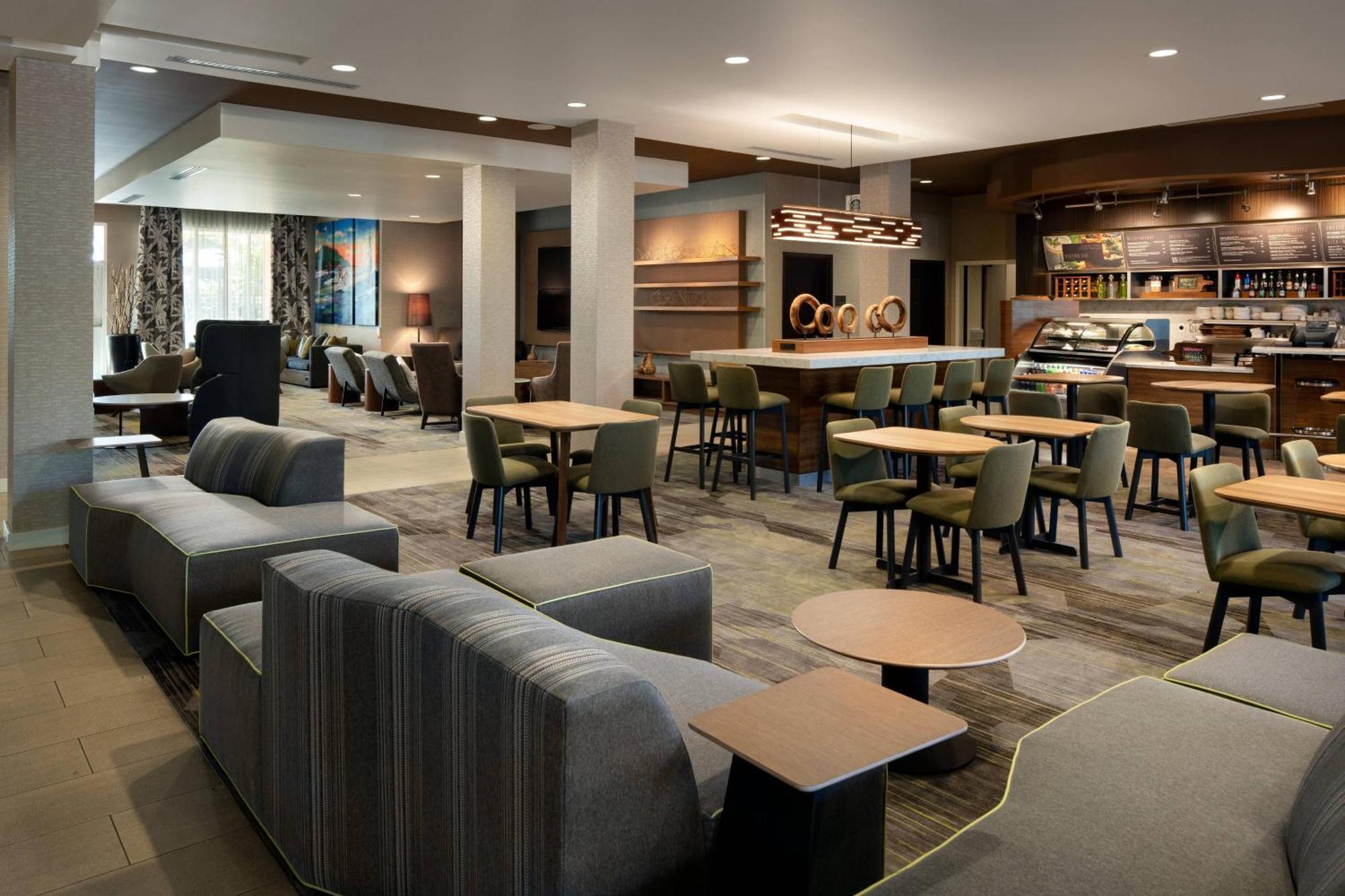 Courtyard By Marriott Maui Airport Hotel 3*
