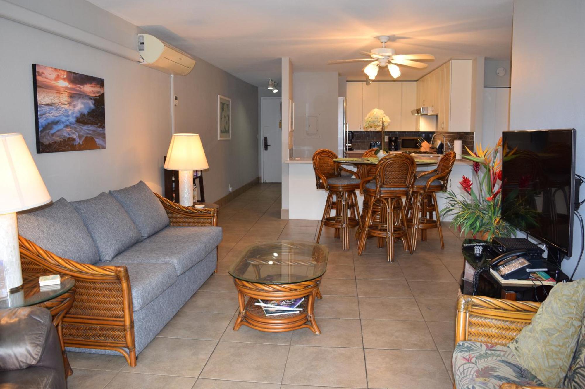 Apartment Ground Floor Garden View Unit With Great Amenities *