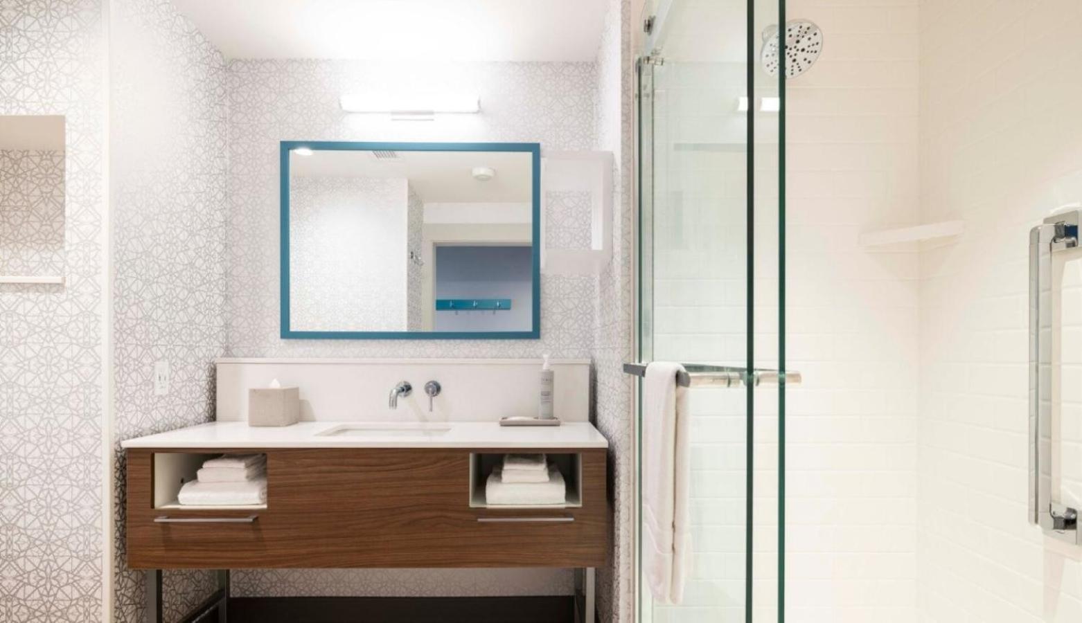 Hampton & Maui North Shore Hotel 3*