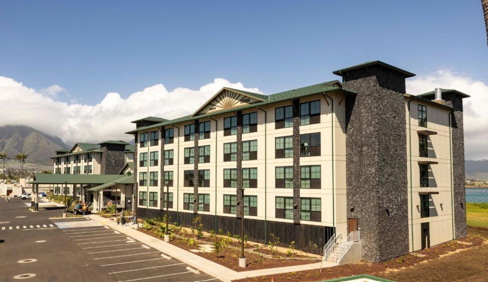 Hampton & Maui North Shore Hotel 3*