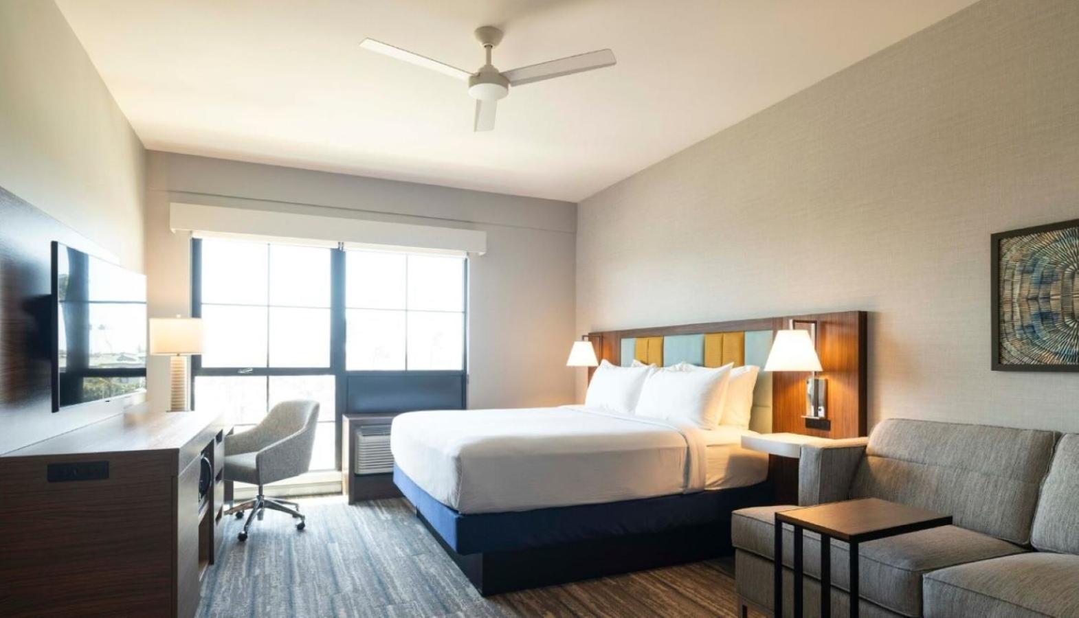 Hampton & Maui North Shore Hotel