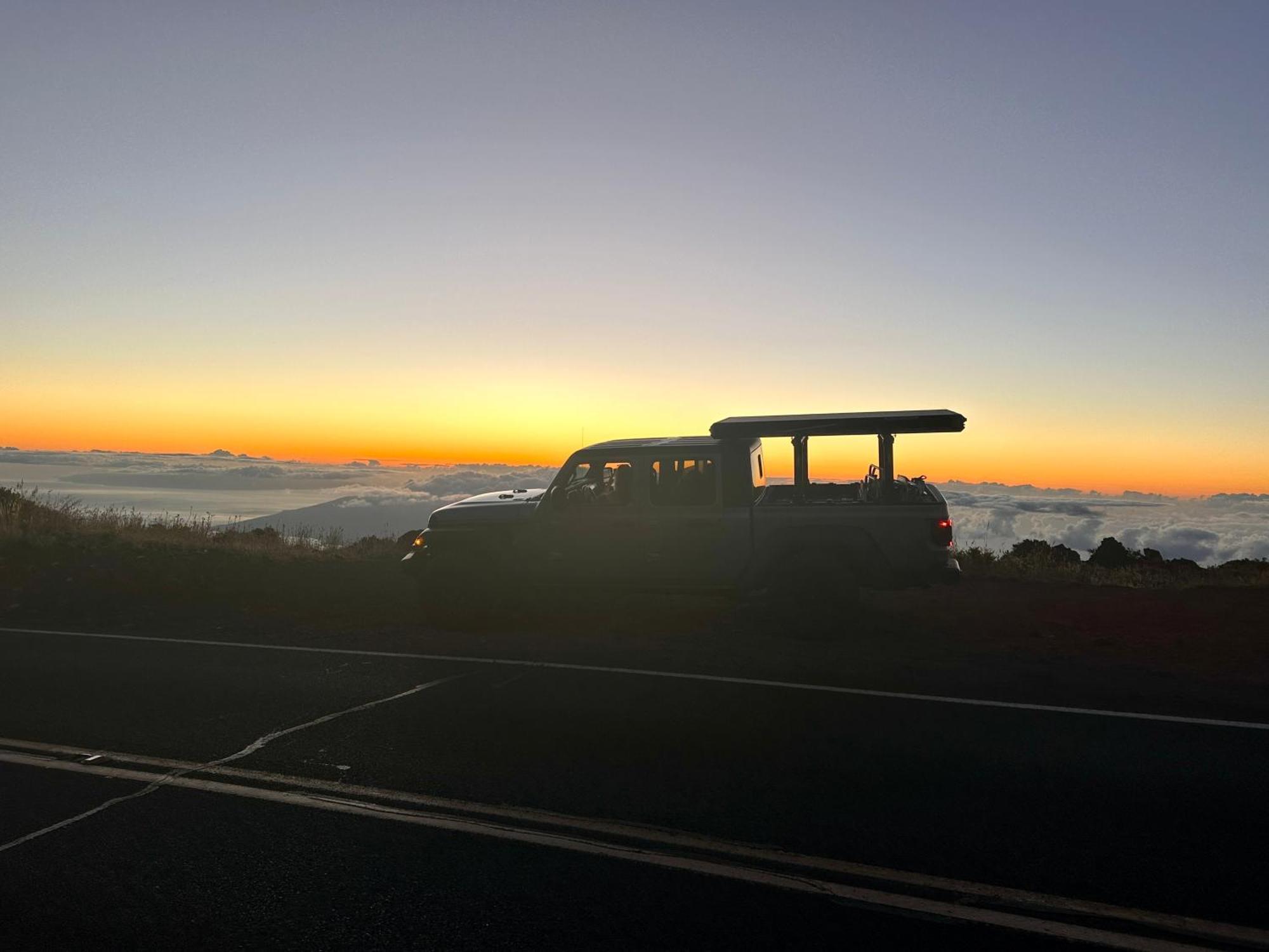 Embark On A Journey Through Maui With Aloha Glamp's Jeep And Rooftop Tent Allows To Discover Diverse Campgrounds, Unveiling The Island's Beauty From Unique Perspectives Each Day Luxury tent
