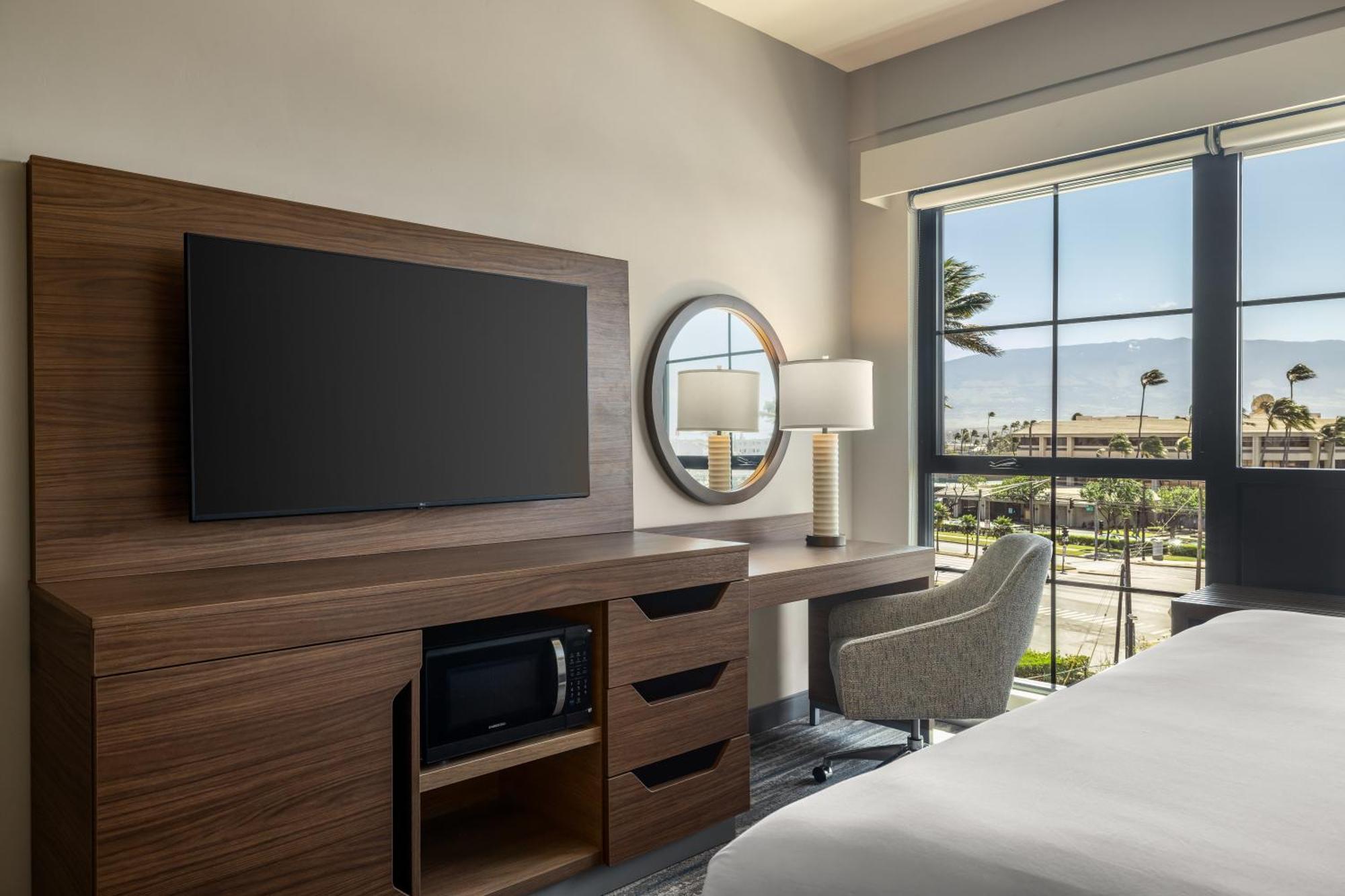Hampton & Maui North Shore Hotel