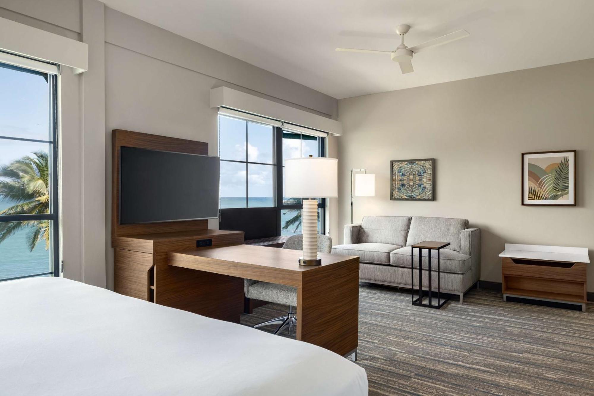 Hampton & Maui North Shore Hotel Kahului