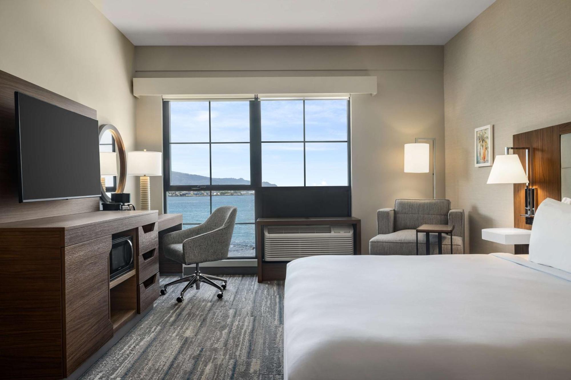 Hampton & Maui North Shore Hotel