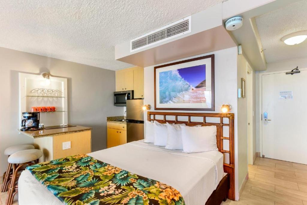 Kahana Beach Resort 3*