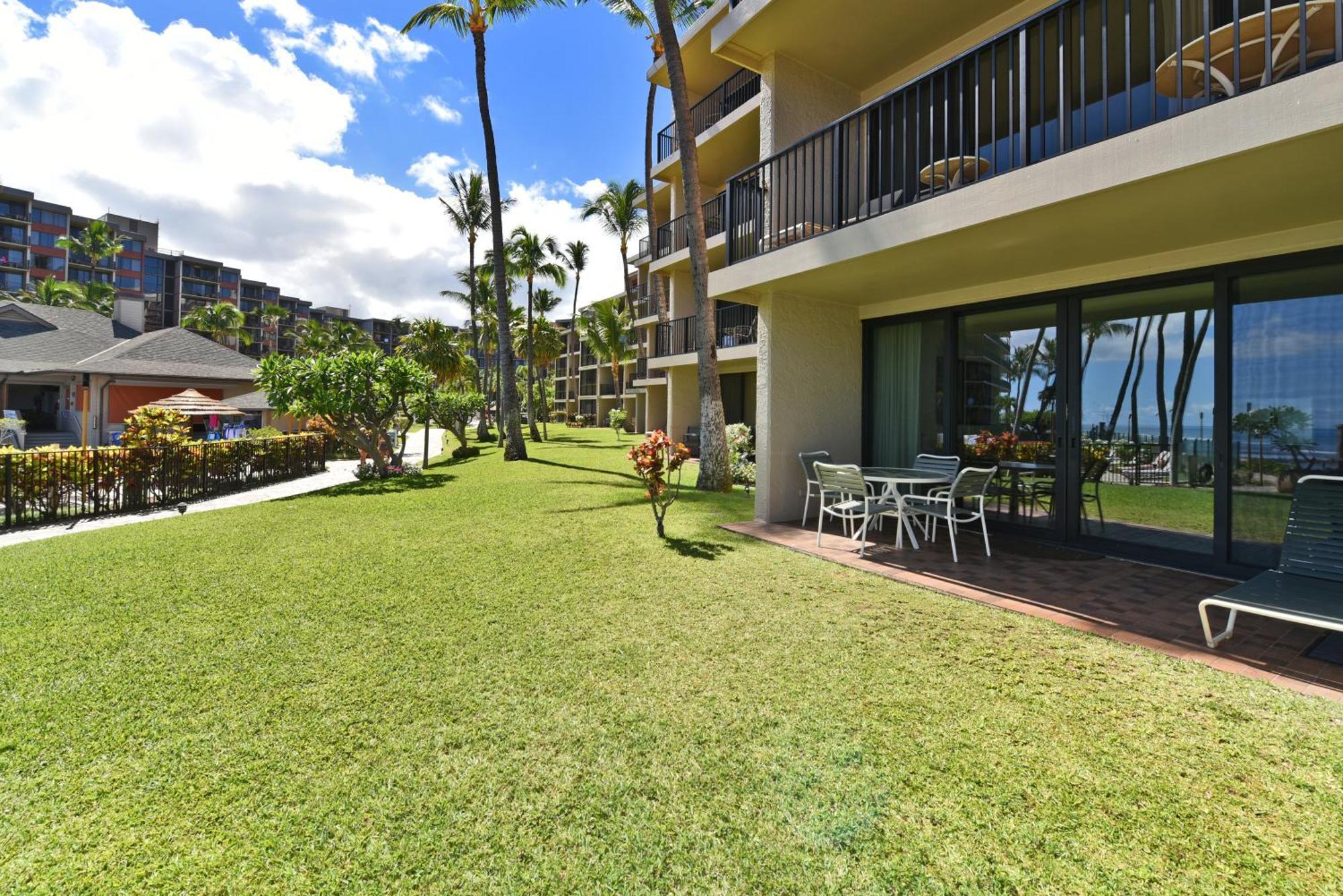 Resort Kaanapali Shores 160 - Sleep Steps Away From The Ocean *