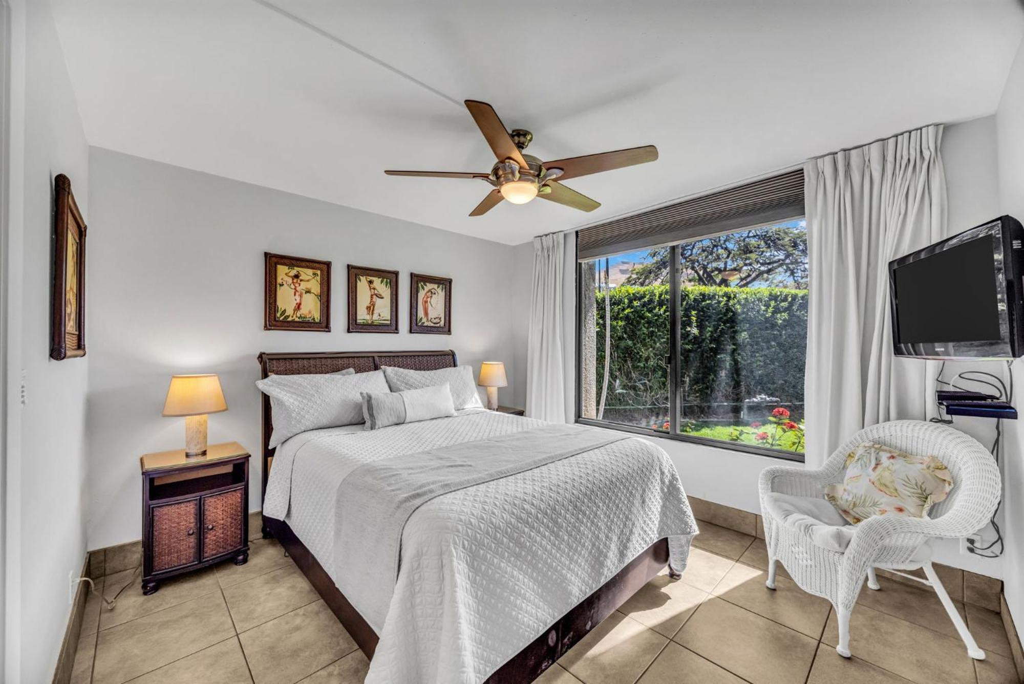 Apartment Ground Floor Garden View Unit With Great Amenities *