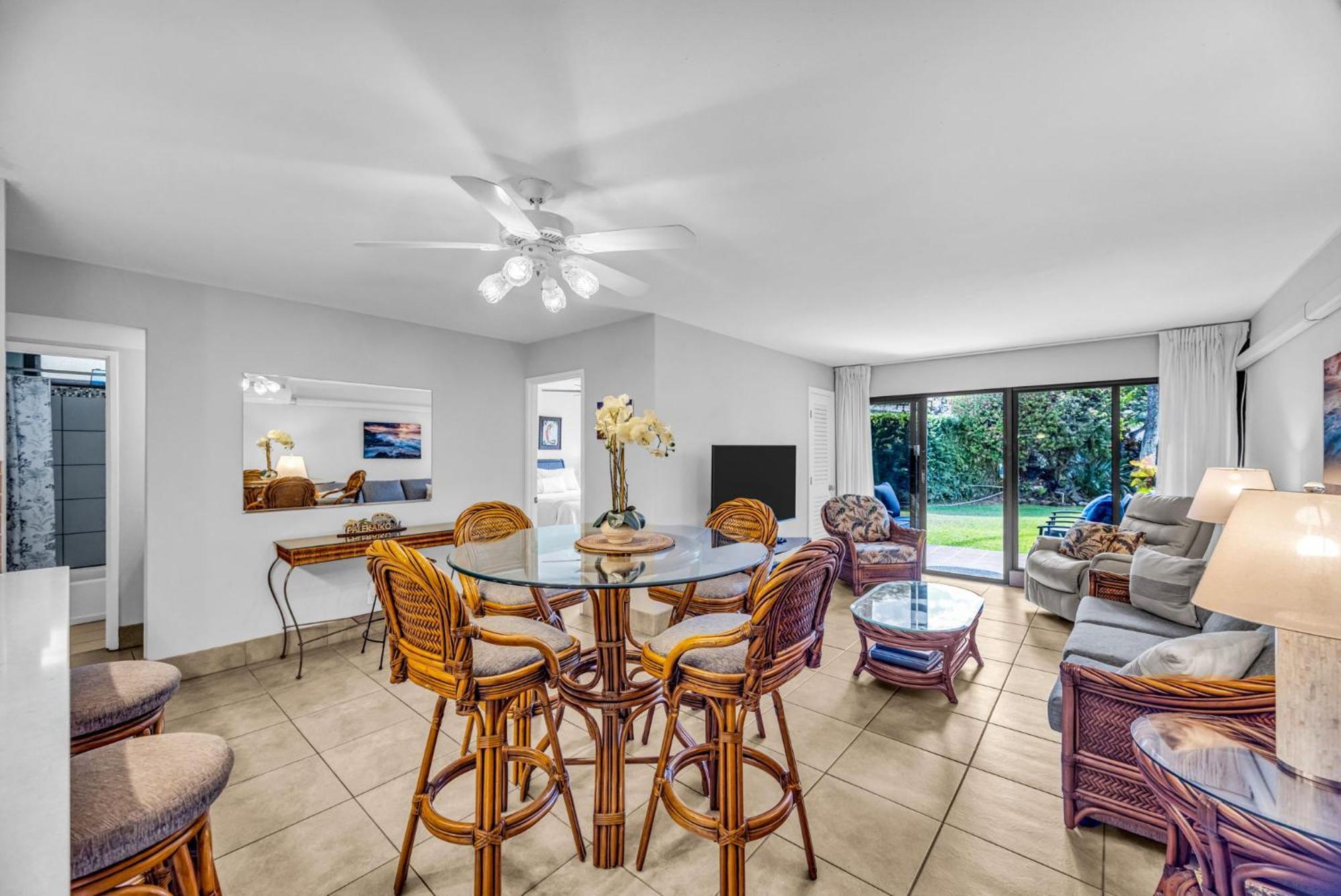 Apartment Ground Floor Garden View Unit With Great Amenities *