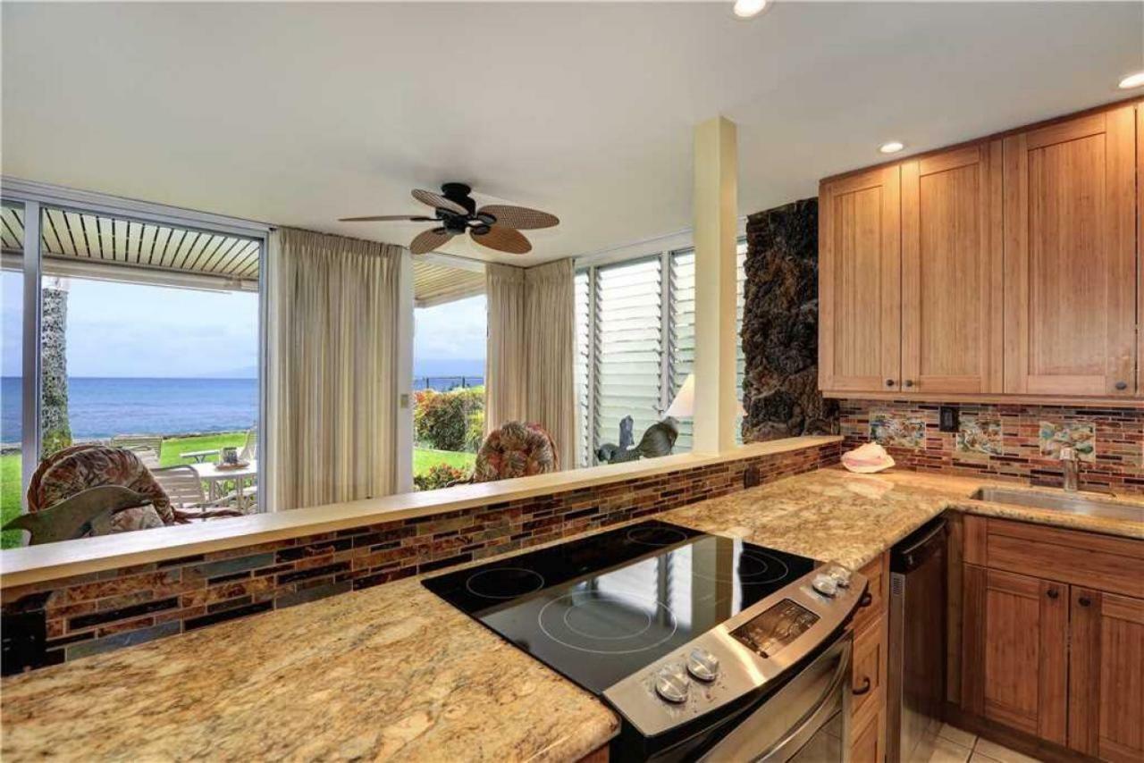 2 Bedroom Ocean Front In Honokowai - Sleeps 6 - Pikake #a6 Holiday home