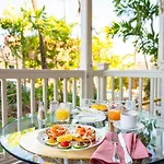 The Plantation Inn - Free Breakfast