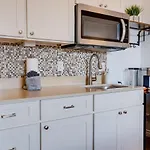 Unit 8 Maui Ohana Modern Studio