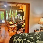Maui What A Wonderful World Bed & Breakfast
