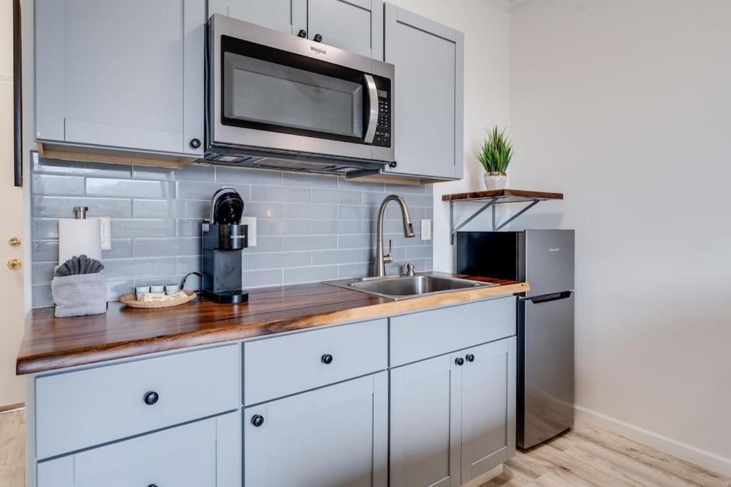 Unit 16 Maui Ohana Modern Apartment Wailuku