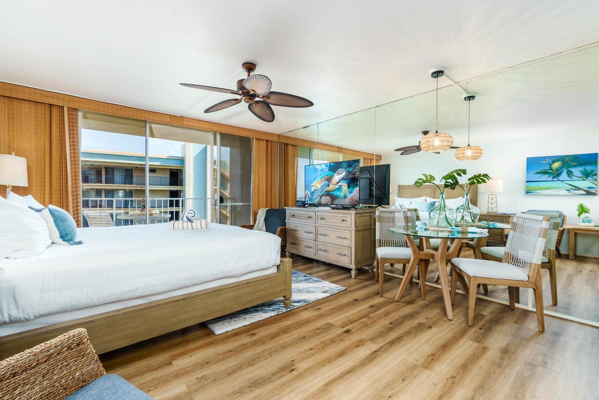 Royal 702 Kahana