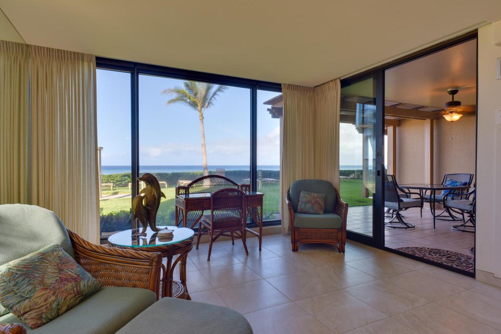 Lahaina With Patio, Ocean Views And Pool Access! Apartment