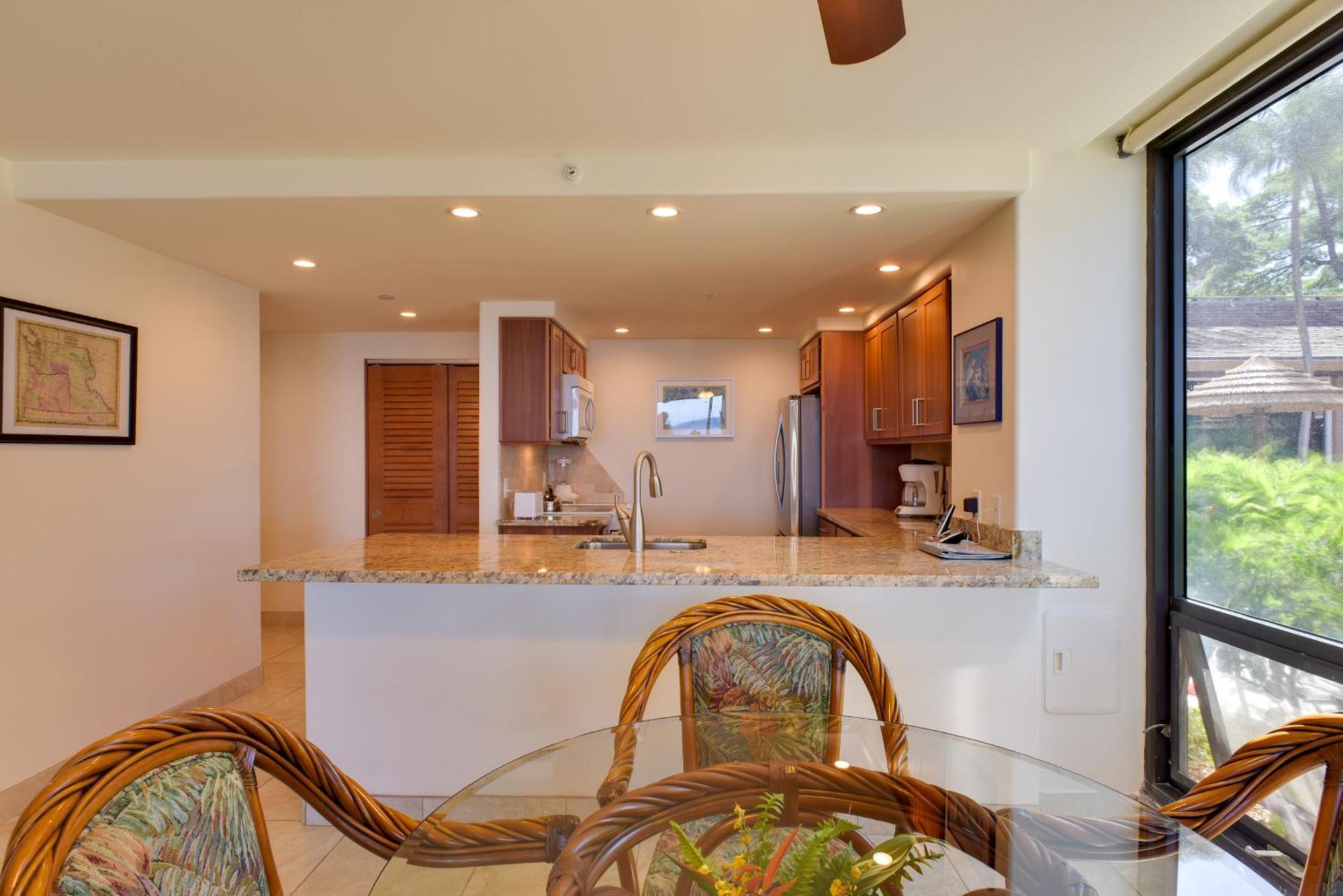 Lahaina With Patio, Ocean Views And Pool Access! * Kahana