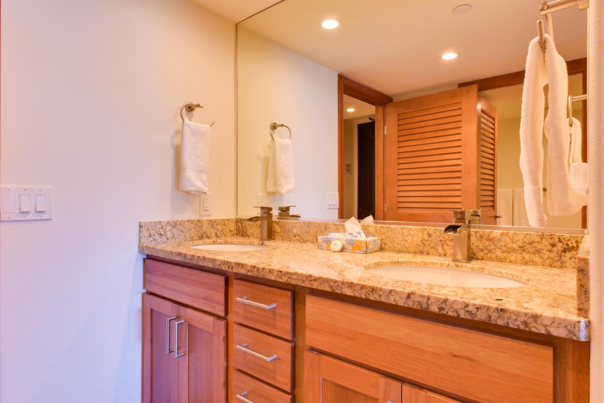 Lahaina With Patio, Ocean Views And Pool Access! *