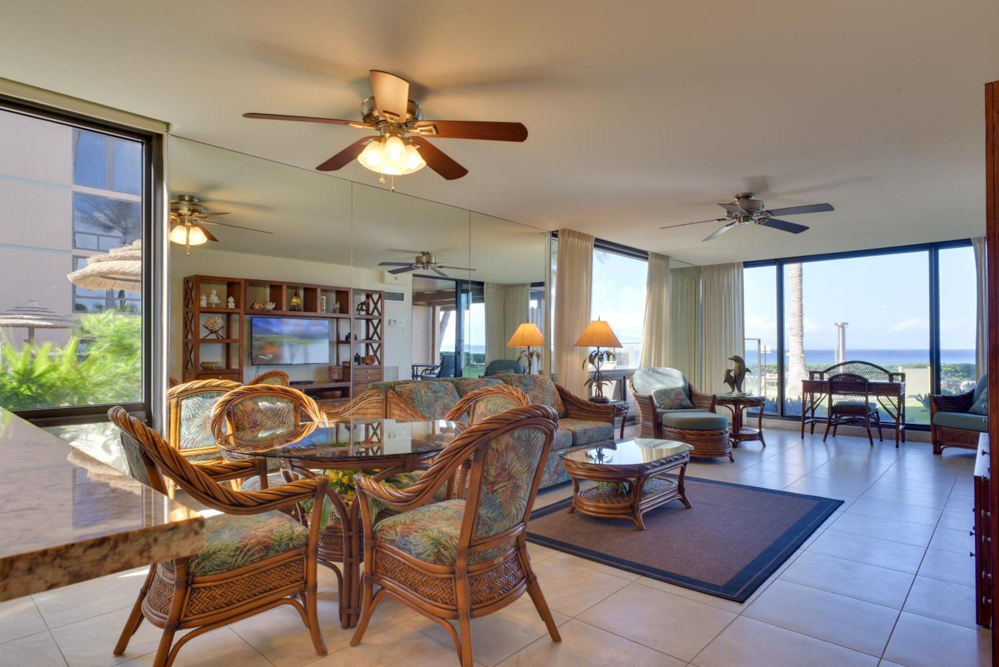 Lahaina With Patio, Ocean Views And Pool Access! Apartment