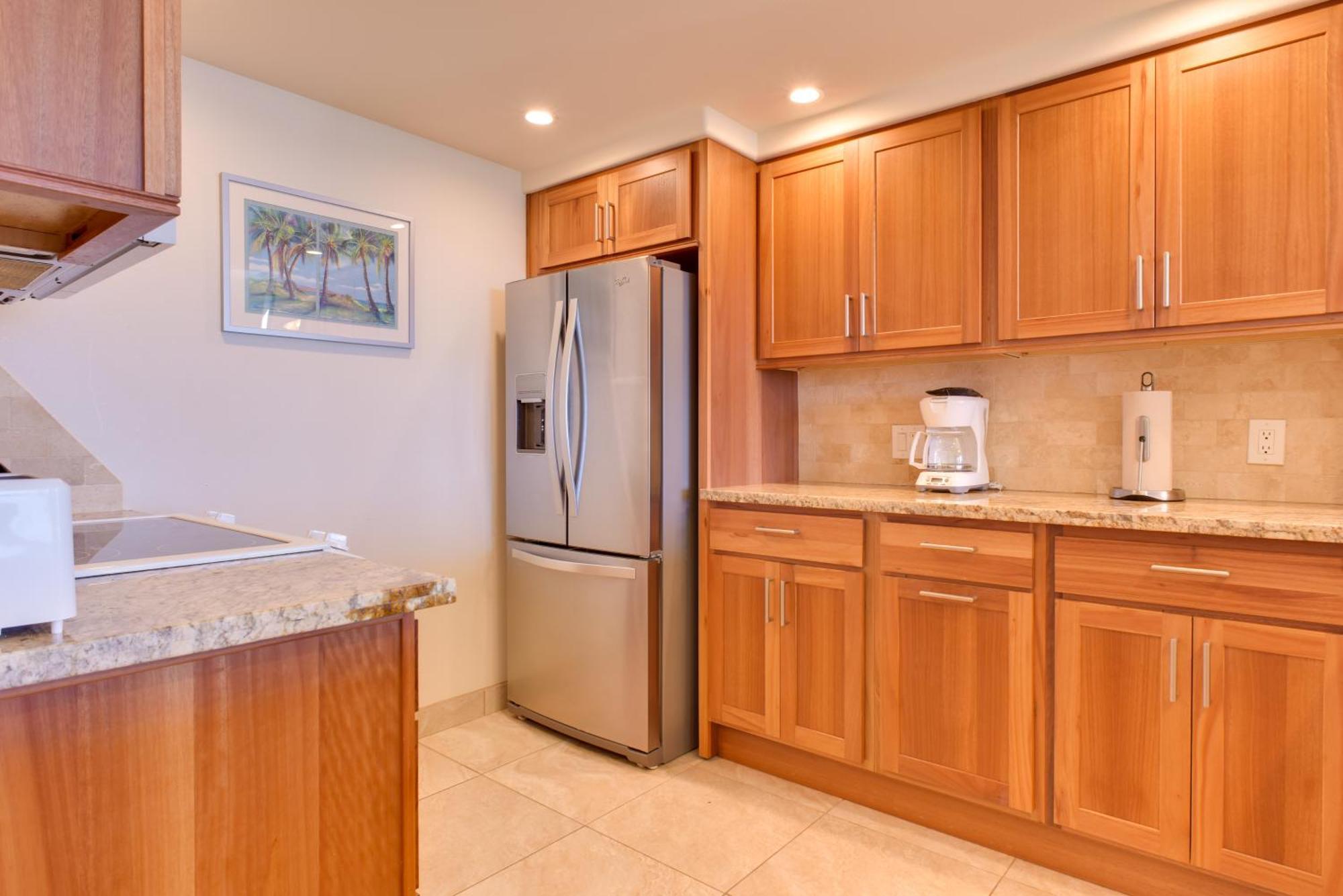 Lahaina With Patio, Ocean Views And Pool Access! Apartment *
