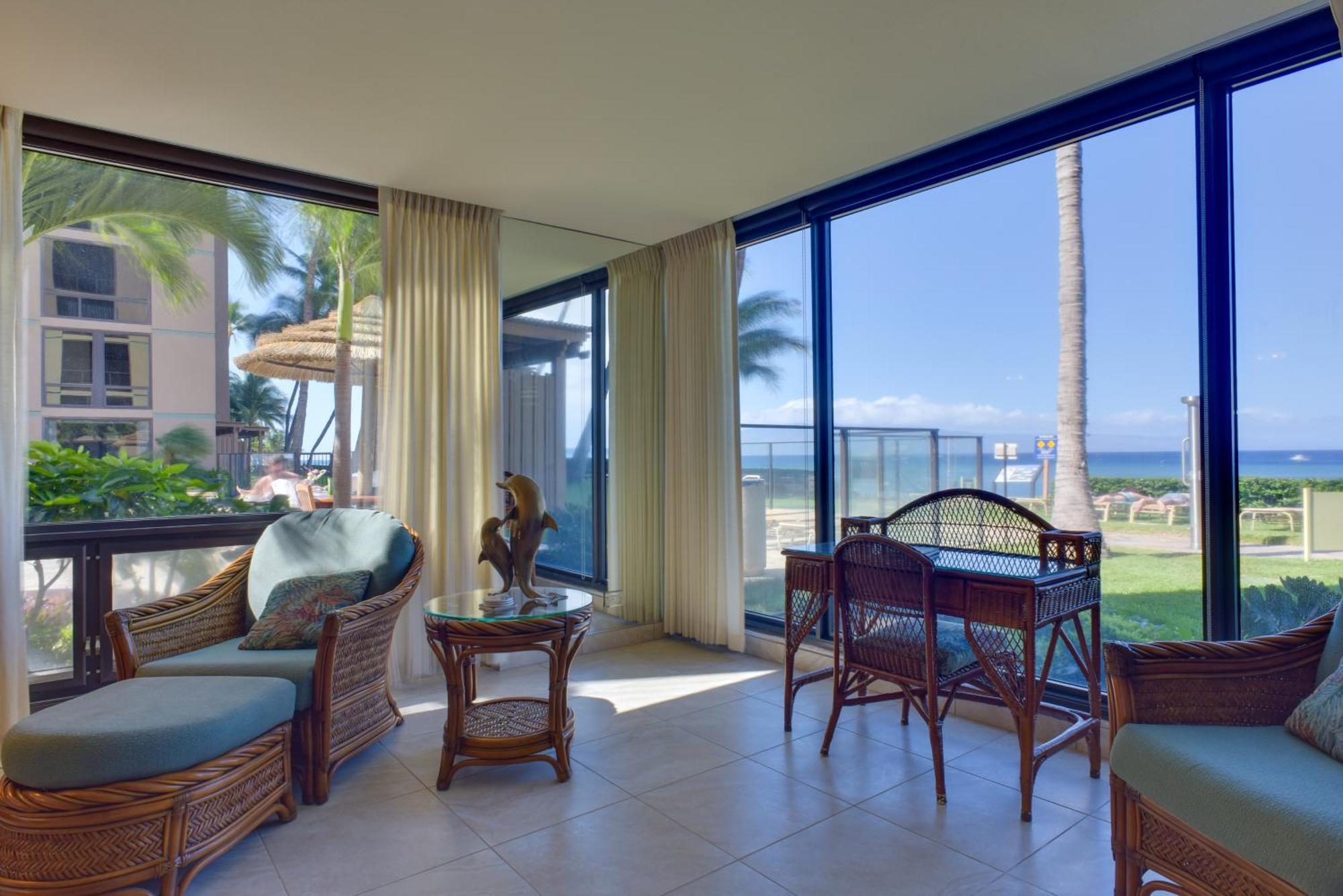 Lahaina With Patio, Ocean Views And Pool Access! Apartment